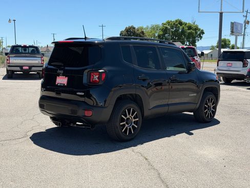 Used 2018 Jeep Renegade Latitude w/ Cold Weather Group AWD/4WD image 7