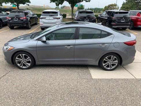 Used 2017 Hyundai Elantra Limited w/ Limited Tech Package 04 FWD image 5