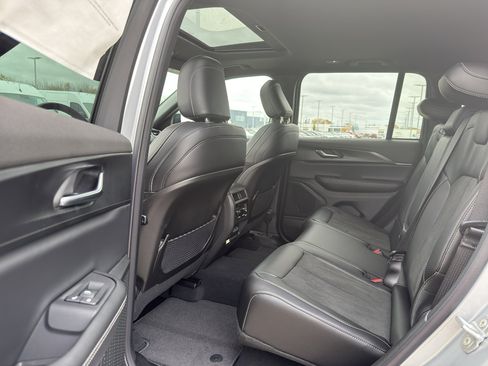 New 2025 Jeep Grand Cherokee Altitude w/ Trailer Tow Package AWD/4WD image 29