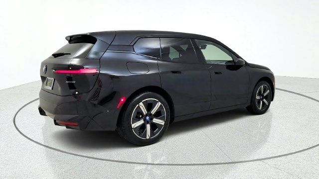 Used 2024 BMW iX xDrive50 w/ Premium Package AWD/4WD image 8