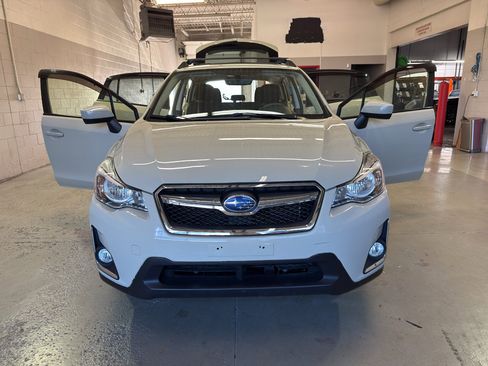 Used 2017 Subaru Crosstrek 2.0i Premium w/ Moonroof Package AWD/4WD image 8