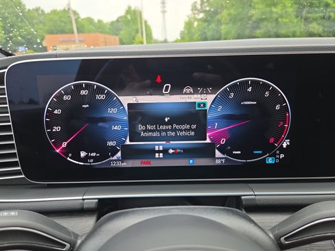Used 2024 Mercedes-Benz GLS 450 4MATIC image 12