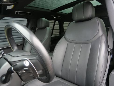Used 2025 Land Rover Range Rover SE image 5