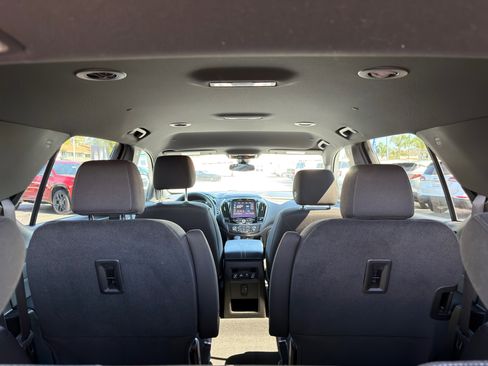 Used 2023 Chevrolet Traverse LT image 18