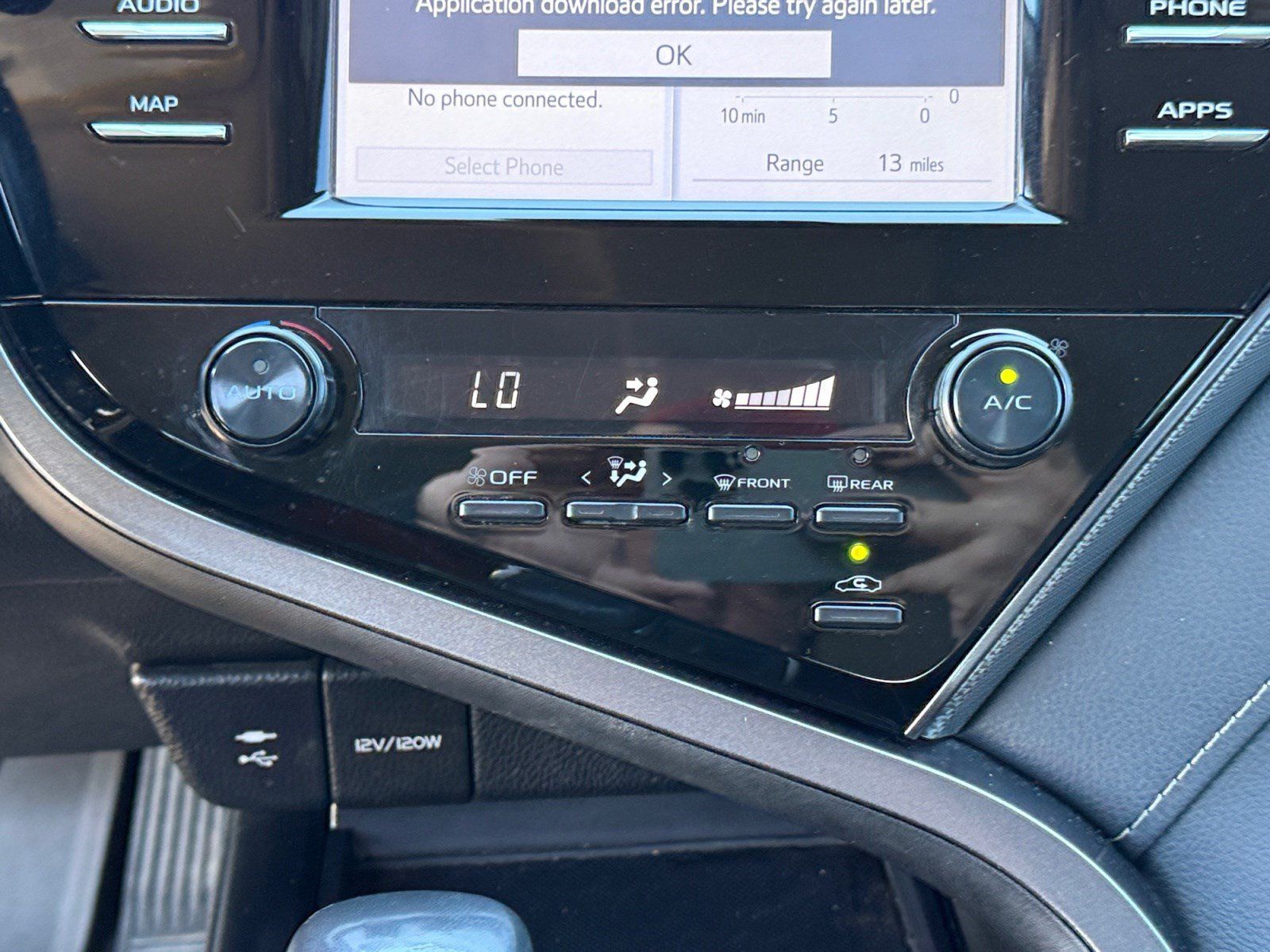 Used 2019 Toyota Camry SE FWD image 12