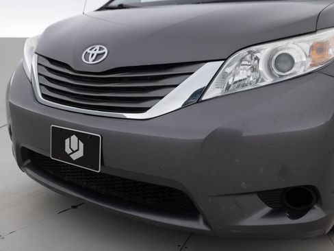 Used 2014 Toyota Sienna XLE AWD/4WD image 16