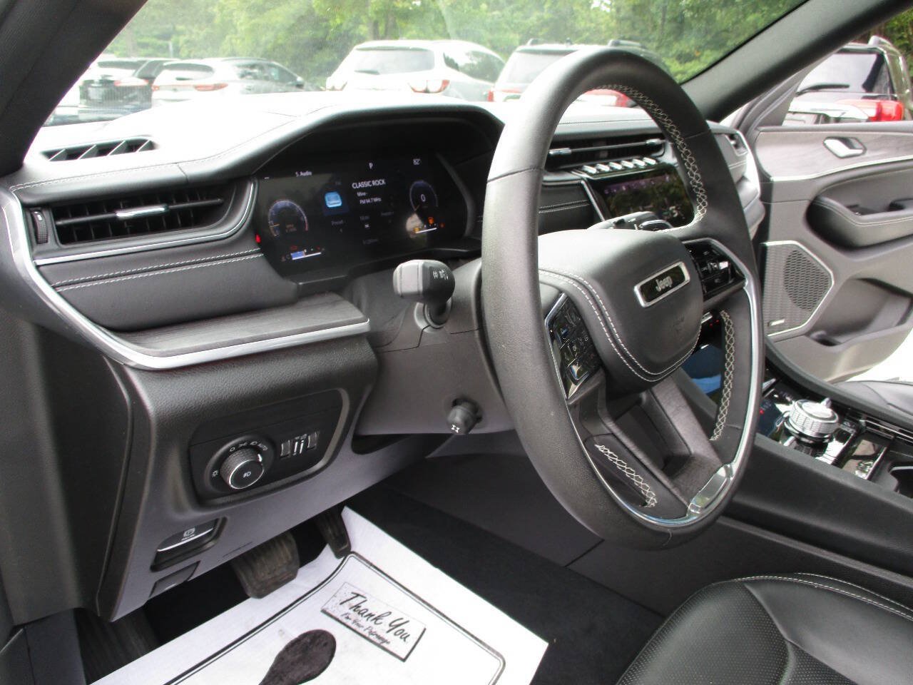 Used 2023 Jeep Grand Cherokee Overland AWD/4WD image 25