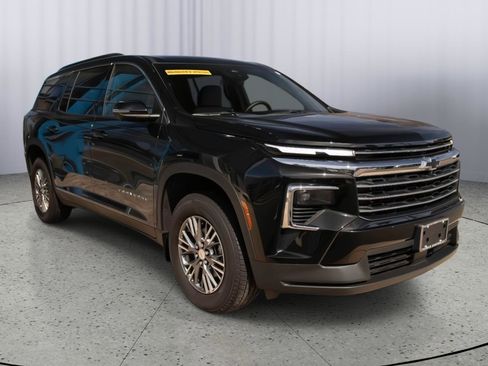 New 2025 Chevrolet Traverse LT w/ Driver Confidence Package image 1