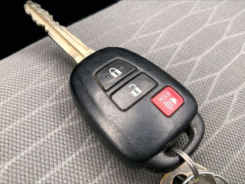 Used 2017 Toyota Tacoma SR5 w/ Tow Package image 15