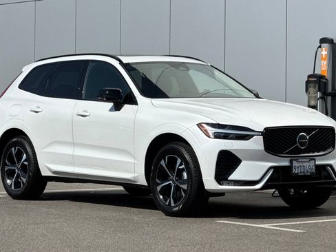 Certified 2026 Volvo XC60 B5 Core w/ Climate Package PRO AWD/4WD image 7