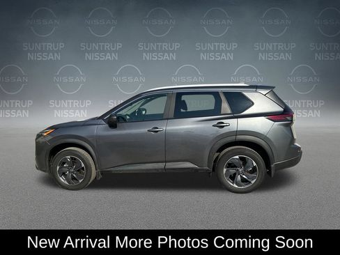Used 2025 Nissan Rogue SV w/ SV Premium Package FWD image 3