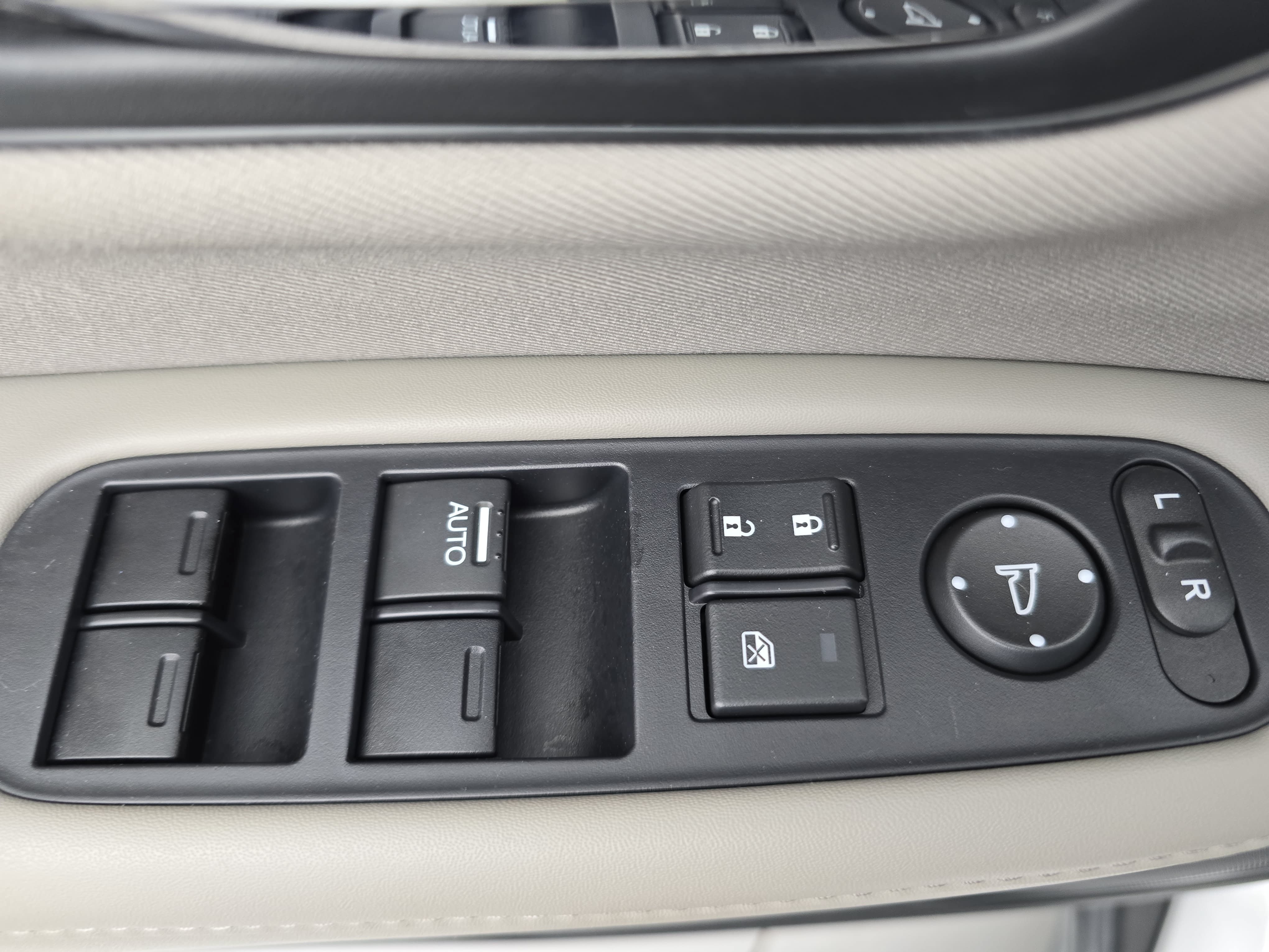 Used 2016 Honda HR-V LX image 26