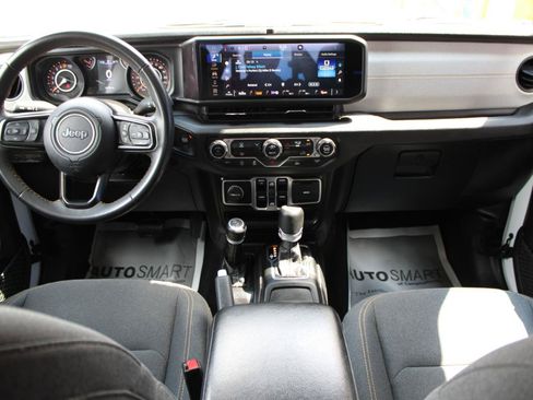 Used 2025 Jeep Gladiator Sport AWD/4WD image 41