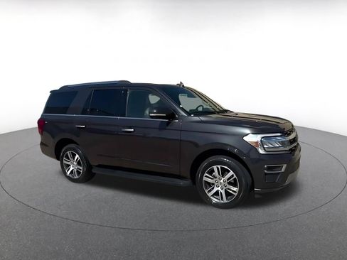 Used 2024 Ford Expedition Limited AWD/4WD image 2