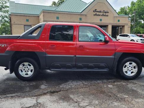 Used 2003 Chevrolet Avalanche 4x4 w/ Suspension Package, Off-Road image 3