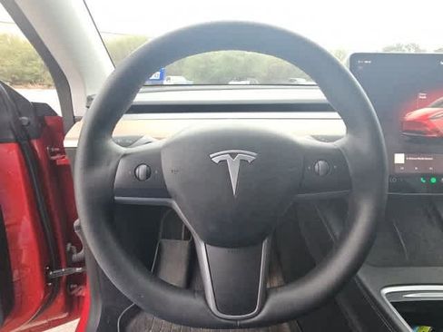 Used 2022 Tesla Model Y Long Range image 10