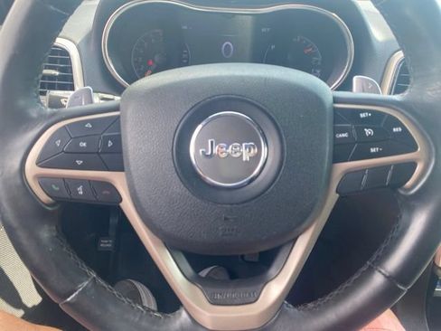 Used 2017 Jeep Grand Cherokee Laredo w/ Quick Order Package 23E AWD/4WD image 16