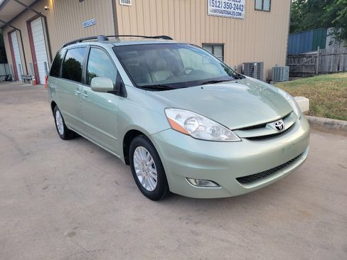 Used 2007 Toyota Sienna XLE w/ XLE Pkg 3 FWD image 1