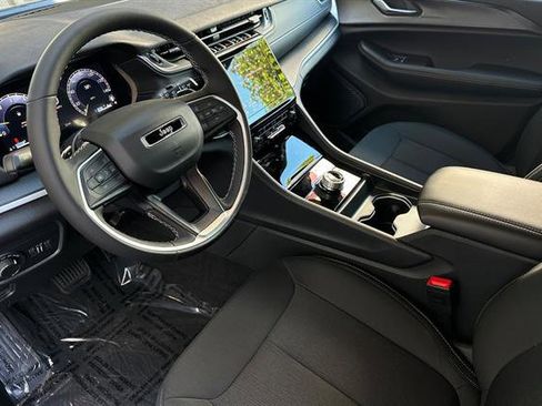 New 2025 Jeep Grand Cherokee L Laredo image 7