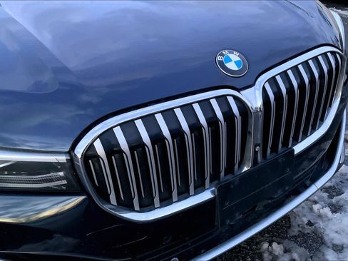 Used 2020 BMW 750i xDrive w/ Autobahn Package image 32