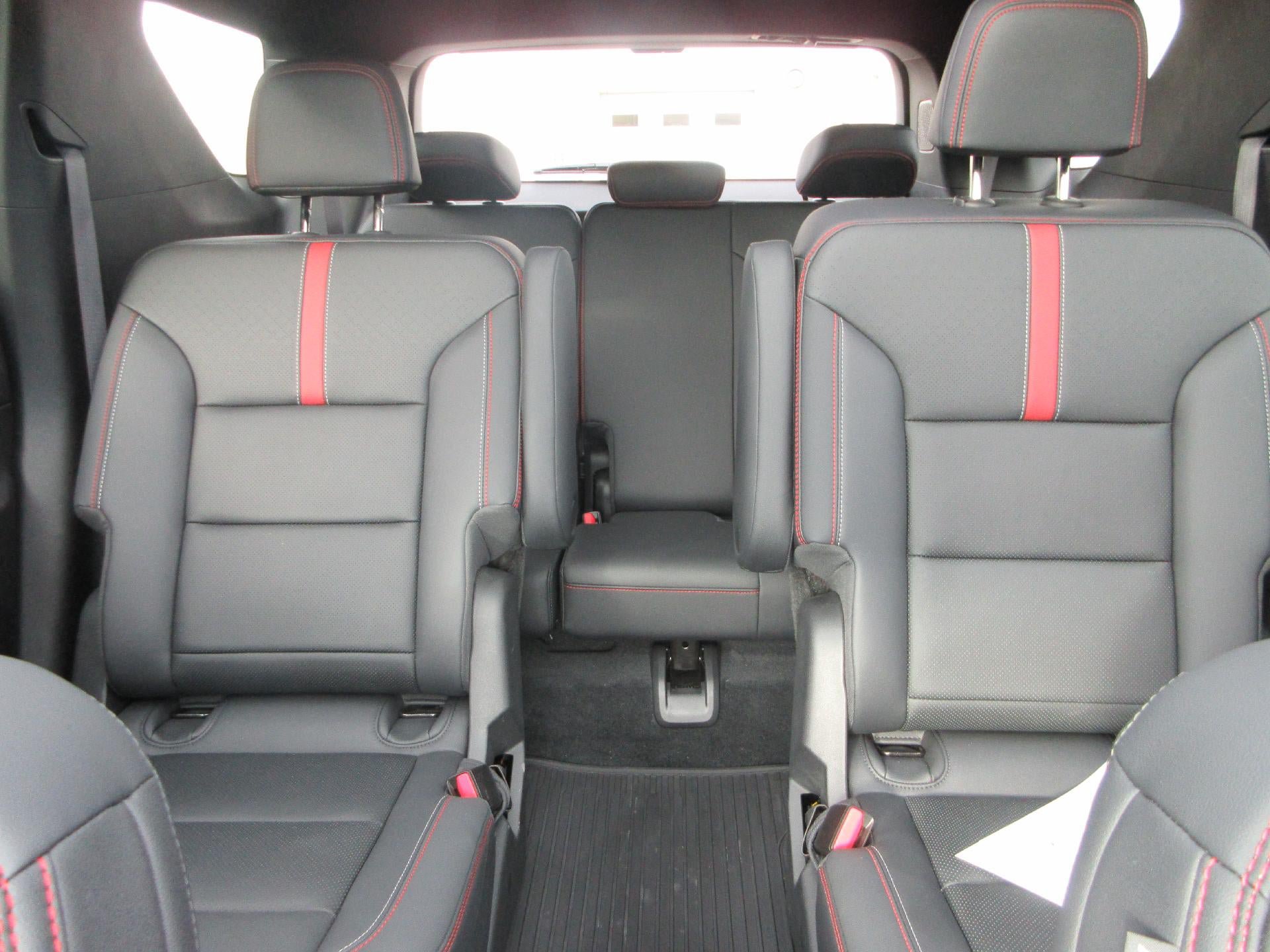 Certified 2024 Chevrolet Traverse RS w/ LPO, Floor Liner Package AWD/4WD image 11
