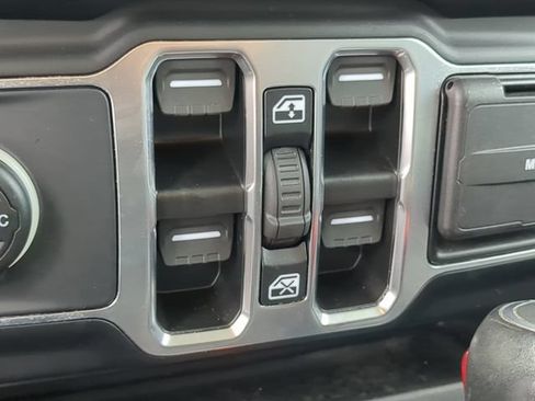 Used 2019 Jeep Wrangler Unlimited Sahara AWD/4WD image 20