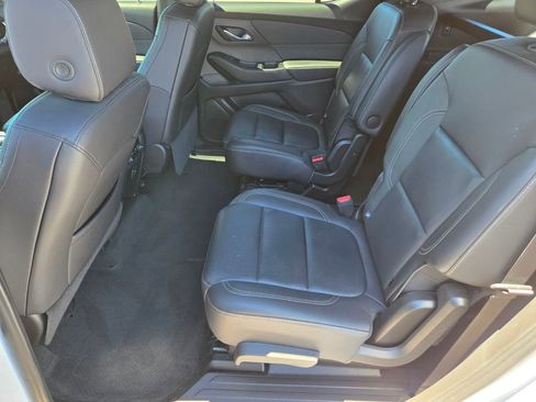 Used 2023 Chevrolet Traverse LT w/ LPO, Cargo Package FWD image 9