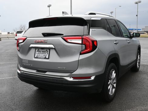 Used 2023 GMC Terrain SLT image 8