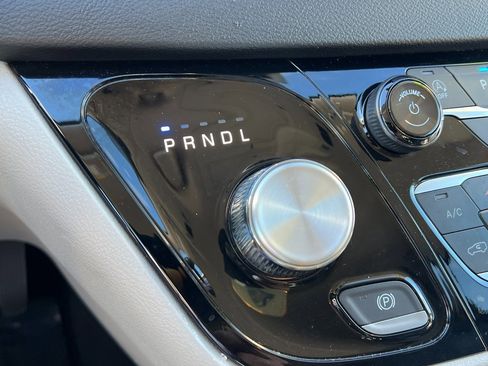 Certified 2024 Chrysler Pacifica Touring-L image 32