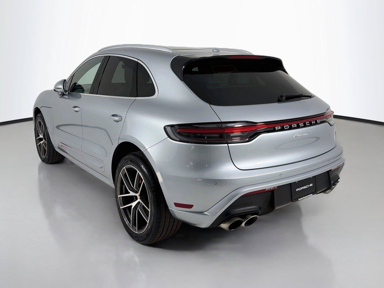 Certified 2023 Porsche Macan S AWD/4WD image 3
