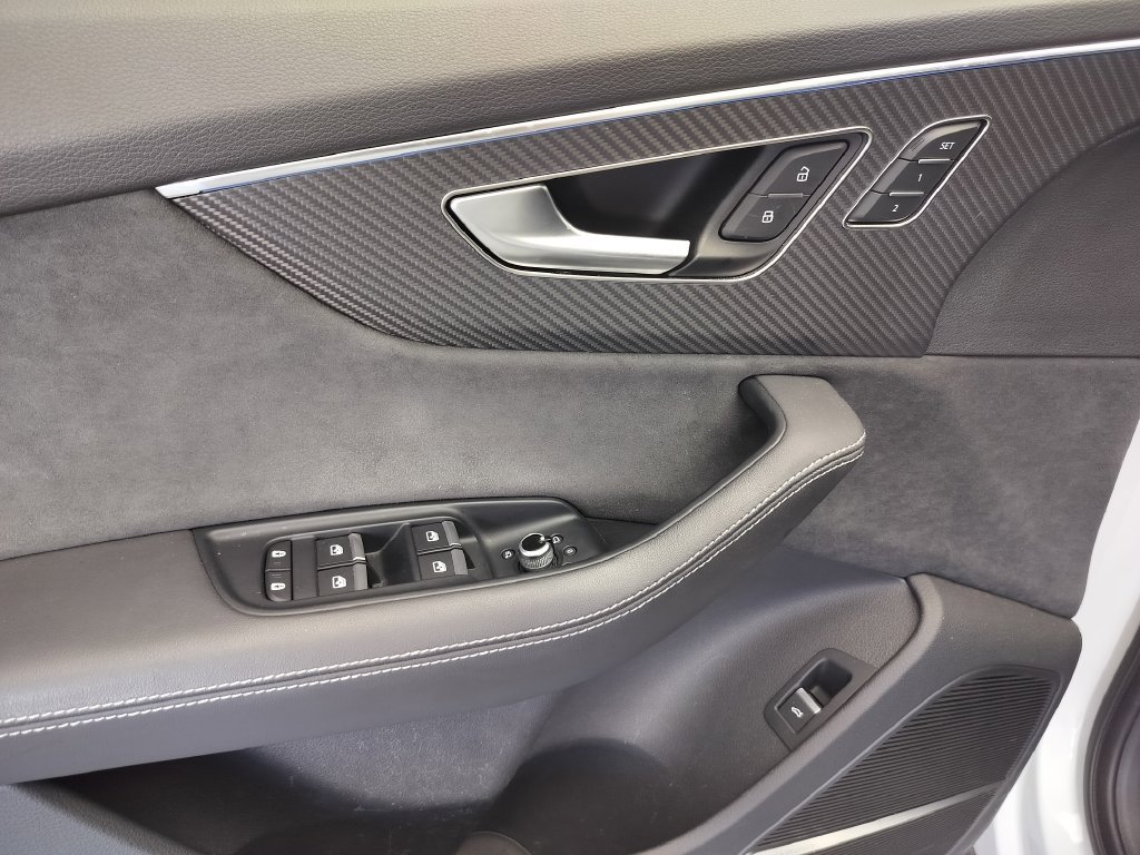 Used 2025 Audi SQ7 Premium Plus w/ Executive Package AWD/4WD image 7