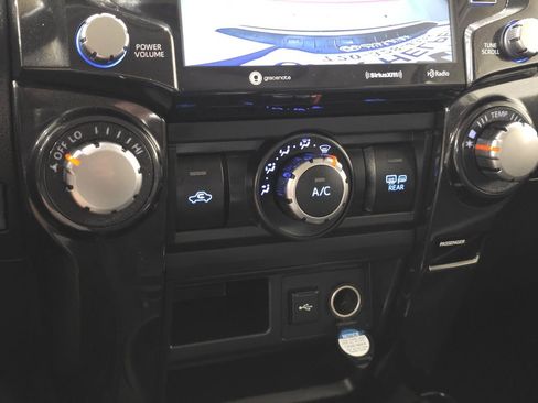 Used 2020 Toyota 4Runner TRD Off-Road Premium w/ Moonroof Package AWD/4WD image 38