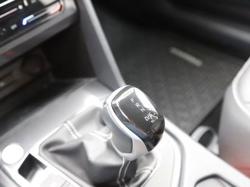 Used 2023 Volkswagen Tiguan SE image 28