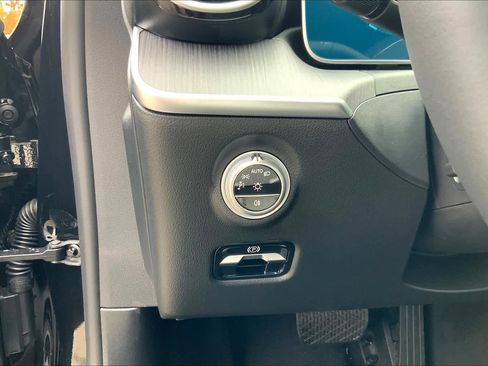 Certified 2025 Mercedes-Benz C 300 Sedan image 11