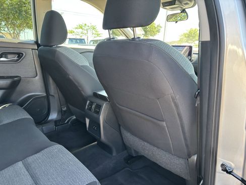 Used 2023 Nissan Rogue SV image 19