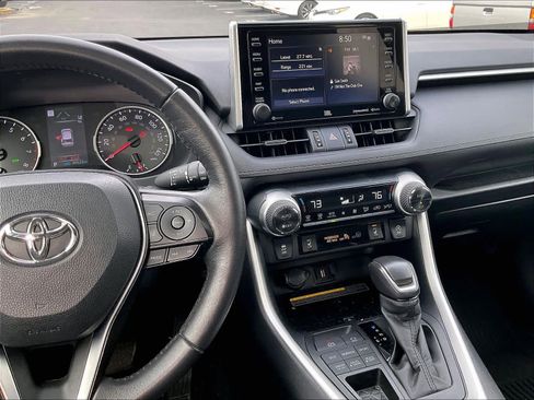 Used 2020 Toyota RAV4 XLE Premium image 9