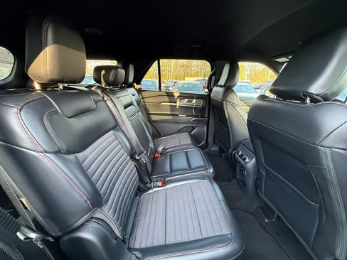 Used 2025 Ford Explorer ST-Line w/ ST-Line Street Pack image 50