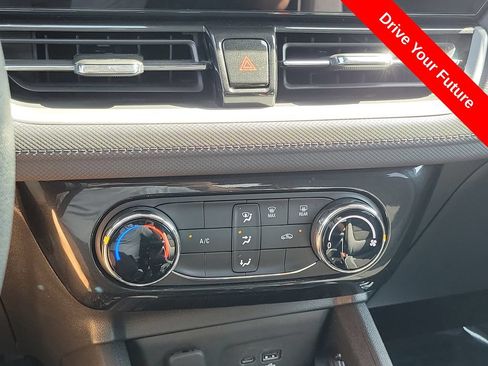 Used 2025 Chevrolet TrailBlazer LT AWD/4WD image 13