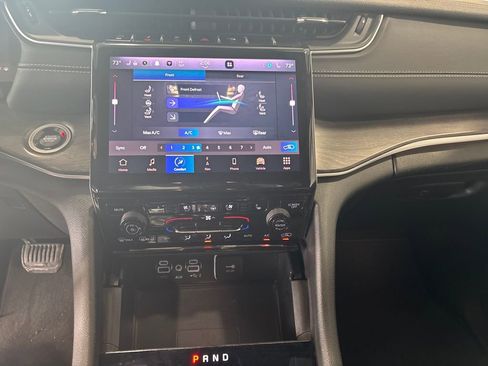 Used 2024 Jeep Grand Cherokee L Limited w/ Luxury Tech Group II image 11