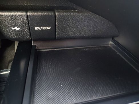 Used 2020 Toyota Camry SE image 6