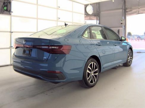 Used 2026 Volkswagen Jetta SE FWD image 5