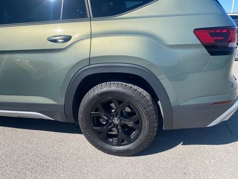 Used 2025 Volkswagen Atlas Peak Edition SE image 2