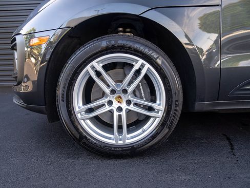Used 2026 Porsche Macan AWD/4WD image 23