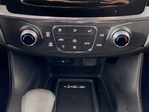 Used 2023 Chevrolet Traverse LT image 23