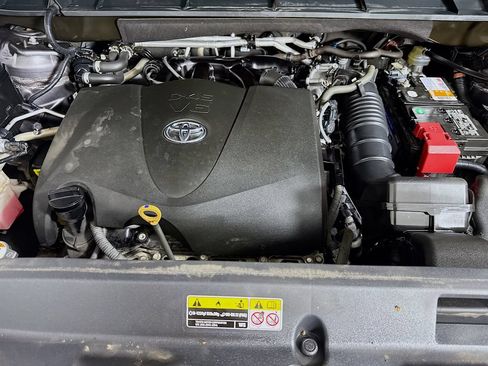 Used 2020 Toyota Highlander XLE AWD/4WD image 39