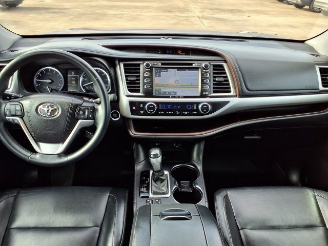 Used 2016 Toyota Highlander XLE FWD image 6