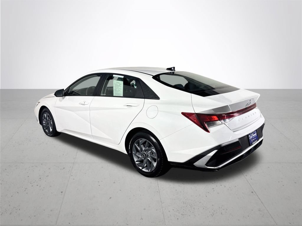 Used 2024 Hyundai Elantra SEL FWD image 8