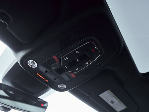 Used 2025 Lamborghini Urus SE image 84