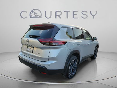 Used 2024 Nissan Rogue SV FWD image 3