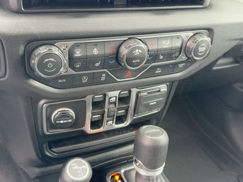 New 2025 Jeep Gladiator Sport image 24